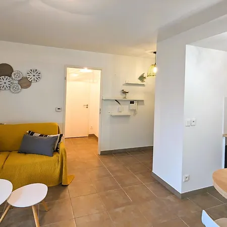 Beau T2 Avec Terrasse Sud, Proche Bassin, Commerces Et Activites, A - Fr-1-420-139 Apartment
