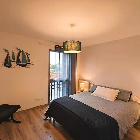 Beau T2 Avec Terrasse Sud, Proche Bassin, Commerces Et Activites, A - Fr-1-420-139 *