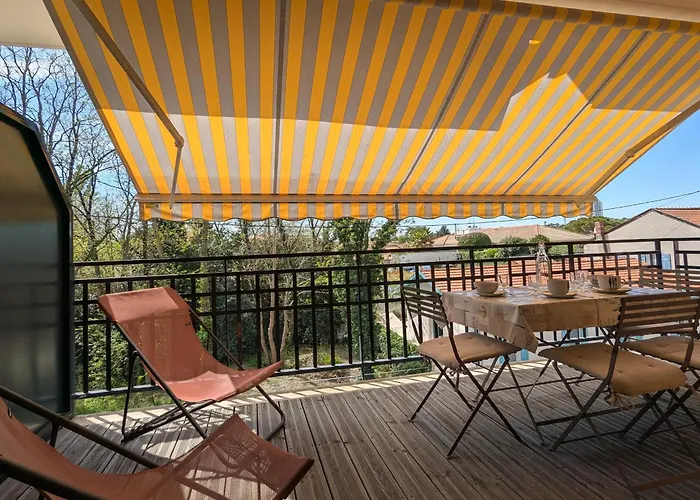 Apartment Beau T2 Avec Terrasse Sud, Proche Bassin, Commerces Et Activites, A - Fr-1-420-139